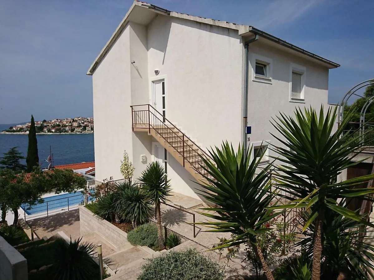 Charming Modern House With The New Swimming Pool - Apartment Maya 2 トロギール