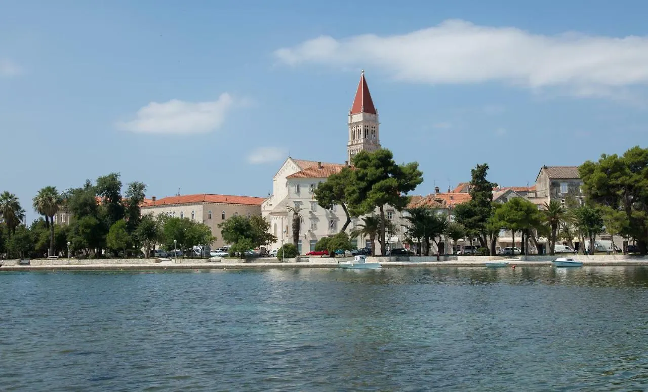 Charming Modern House With The New Swimming Pool - Apartment Maya 2 Trogir 0*,